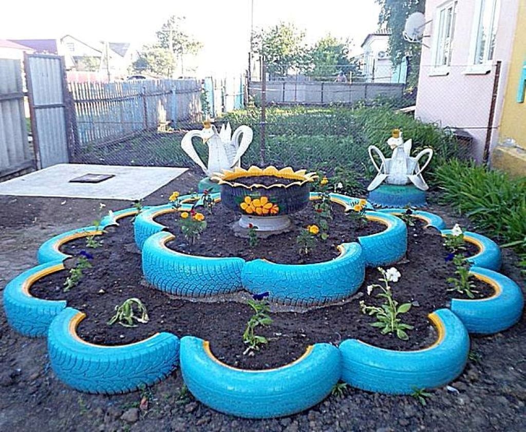 Большая инсталляция из шин